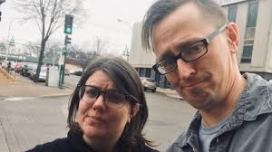 When An Award-Winning Journalist Came To Town, These 2 Smelled A Phony