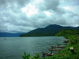 Selain itu juga indonesia berada diantara 2 benua, negara ini dilintasi oleh garis khatulistiwa. Inilah 9 Danau Terbesar Di Indonesia