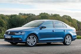 Sunt folosite linii mult mai drepte si mai agresive in ton cu limbajul de design general al marcii in prezent. Review Volkswagen Jetta 2011 2017 Honest John