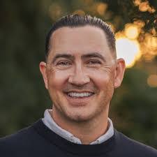 Elaine Beltran's Instagram, Twitter & Facebook