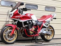 cb1300スーパーボルドール ホンダ コレクターズモデル 1000台限定 受注販売スペシャルモデル の新車 中古バイク販売情報 rampage 超レア車のエクセレントコンディション車両入荷しました1981年世界中のロードスポーツファンに好評を得た cb1100r を彷彿とさせるカラー