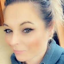 Melanie Hurd's Instagram, Twitter & Facebook