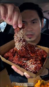 Burger Luna dia sedap! 🤤 Korang kena try @lunalunamys Setia City Mall ni.  Fast food tapi Malaysian flavours! Menu di @lunalunamys ada Nasi,  Spaghetti, Burger dan Ayam Goreng. Korang WAJIB try the