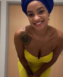 🌊✨ Seidy La Niña y el poder de caminar con las dos aguas Seidy La Niña nos  regaló hoy una postal que va más allá de la belleza. Vestida de  espiritualidad, la