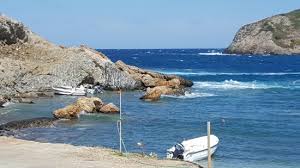 Ενοικιαζόμενα δωμάτια το κλιμάκι ζήστε ανεπανάληπτες διακοπές με θέα το αιγαίο πέλαγος στα ενοικιαζόμενα δωμάτια το κλιμάκι, τα οποία βρίσκονται σε απόσταση μόλις ένα χιλιόμετρο από το παραθαλάσσιο χωριό άγιοι. Ta Kalytera Estiatoria Petries Tripadvisor