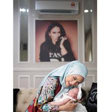 People who liked fasha sandha's feet, also liked Genap Usia 2 Bulan Wajah Comel Anak Ke 3 Fasha Sandha Curi Tumpuan Nona