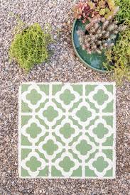 Diy Betonplatten Upcycling Fur Den Garten Leelah Loves Upcycling Fur Den Garten Garten Upcycling Garten Fliesen