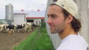 Un agriculteur de la version belge est mort. Michael Roy De Saint Joseph Sera Candidat A L Amour Est Dans Le Pre Enbeauce Com