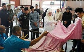 Malezya'da kraliçe'yle ilgili ilginç gözaltı! Tunkuazizah Hashtag On Twitter