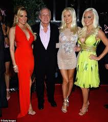 According to the interview, her husband supported her move to los angeles, that they remained friends, and that they were in the process of divorcing. Hugh Hefner S Widow Crystal Takes A Side In The Kendra Holly Feud Aktuelle Boulevard Nachrichten Und Fotogalerien Zu Stars Sternchen