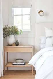 Simple Minimalist Bedroom Design With White And Natural Wood Tones Modernhomedesign Home Decor Bedroom Bedroom Interior Minimalist Bedroom Design