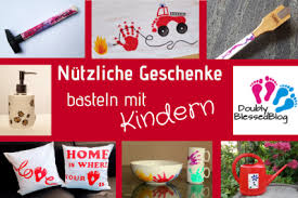 Geburtstag darf gerne üppiger und pompöser ausfallen. Geschenke Basteln Mit Kindern Schicke Kissen Mit Herzen Aus Fussabdrucken Doublyblessedblog