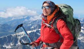 Bouchra Baibanou Excelsior La 1ere Marocaine Sur Le Toit Du Monde Toit Du Monde Colonie De Vacances Everest