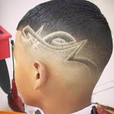 La coiffure est l'art d'arranger les cheveux, éventuellement de modifier leur aspect extérieur. Tribal Motif Cheveux Novocom Top