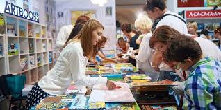 Міжнародни фестиваль «книжковий арсенал» заснований 2011 року мистецьким арсеналом1 і відбувається там щорічно навесні. Knizhkovij Arsenal Mozhut Vidznachiti Yak Najkrashij Literaturnij Festival U Sviti Hmarochos