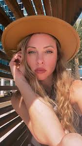 Amber Slaughter's Instagram, Twitter & Facebook