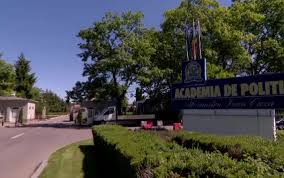 La academia de politie intri cam greu, e concurenta mare (si mai sunt si multi cu pile), la constructii intri relativ usor (daca stii putina matematica si fizica). Academia De PoliÈ›ie BucureÈ™ti A Pierdut Dreptul De A Mai Acorda Titluri De Doctor Ordinul Semnat De Ministrul EducaÈ›iei Stirileprotv Ro