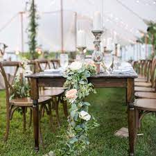 Our outdoor wedding and event venue in oyama, british columbia offers a wide variety of settings for your event. Backyard Wedding Ideas 40 Ways To Say I Do In Your Backyard