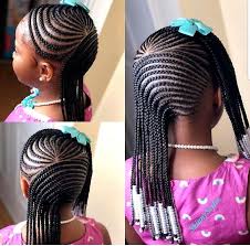 Rassemblez ses cheveux sur le côté. Tresse Coiffure Tendance Pour Fillette Voixvoie De Femme S Engage