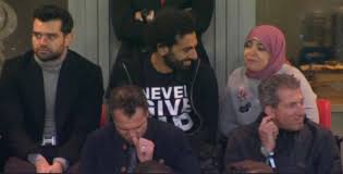 هو محمد بن عبد الله بن عبد المطلب، خاتم الأنبياء و الرسل، و رسول الله إلى البشرية بالدين الإسلامي الحنيف ليخرجهم من الظلمات إلى النور. Ø§Ù„Ù…ÙˆØ§Ø·Ù† Ø´Ø§Ù‡Ø¯ Ù…Ø­Ù…Ø¯ ØµÙ„Ø§Ø­ ÙˆØ²ÙˆØ¬ØªÙ‡ ÙÙŠ Ù…Ø¯Ø±Ø¬Ø§Øª Ù…Ù„Ø¹Ø¨ Ø£Ù†ÙÙŠÙ„Ø¯ Ù„Ù…Ø³Ø§Ù†Ø¯Ø© Ù„ÙŠÙØ±Ø¨ÙˆÙ„
