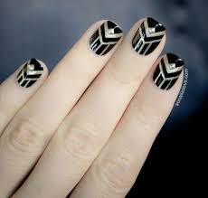 Black And Gold Nail Art 14 Sparkly Manicures Approved For Nye Art Deco Nails Gold Nails Nail Designs