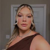 Samantha Streeter's Instagram, Twitter & Facebook