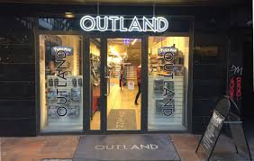 File:Outland Storgata Oslo (11. oktober 2018).jpg - Wikimedia Commons