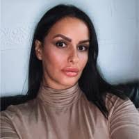 Leila Archer's Instagram, Twitter & Facebook