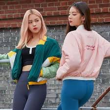 Here's a compilation of lia fangirling over ryujin ♡she likes her so much and it shows!!! Itzy Lia And Ryujin 9gag