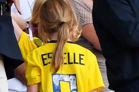 Vfl wolfsburg ladies have completed the signing of swedish attacker fridolina rolfö. Prinzessin Estelle Mit Papa Daniel Beim Wm Fussballspiel Gala De