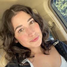 Anne Flagg's Instagram, Twitter & Facebook