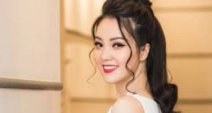 Á hậu Thụy Vân: Chồng phải ra mặt fan cuồng mới thôi theo tôi