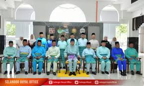 Beside this mosque where bangunan bina, masja and pustaka negeri sarawak. Selangor Royal Office Twitter àªªàª° 3 Disember 2018 Dymm Sultan Selangor Sultan Sharafuddin Idris Shah Alhaj Berkenan Berangkat Mempengerusikan Mesyuarat Khas Majlis Agama Islam Selangor Mais Di Bangunan Sultan Idris Shah