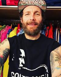 Whereas only a chosen few could match him in terms of achievements and popularity (ligabue) or. Chie E Jovanotti