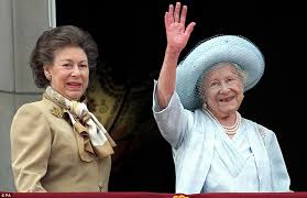 Queen mother at margaret funeral • queen mother arrives for funeral february 14, 2002 • uk's queen mother hurt in fall february 13, 2002 • royals mourn princess february 11, 2002 • britain's princess margaret has stroke march 29, 2001 related sites: Hats Off To Them Royals Out In Their Finery For Queen Mother And Princess Margaret S Memorial Service Even Beatrice S Hat Is A Winner Daily Mail Online