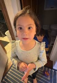 best babysitter ever!!.. also don’t mind how i don’t know the words..  👯‍♀️@Oliviayeatman11 #fyp #babysitter #8freepizzas