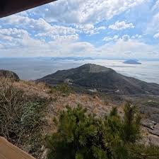 日本版エプスタイン島と呼ばれる 豊島  にやってきました。例の保養施設のすぐ近くまで行ってみたが、諸般の事情により画像はアップしないことにいたしました(笑) 東京トガリ まめしば