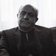 His father, arif hikmet, is an ethnic turkmen from kirkuk, and his mother sayre is kurdish. Ahmed Arif Benimki De Caresizlik Hay Gebereydim Insanokur