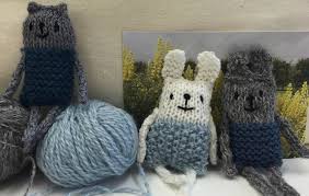 Several years ago my husband had to undergo surgery, and i wanted to have something for him to be a sort of comfort. Tiny Happy Character Knitting