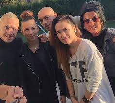 Maybe you would like to learn more about one of these? Radja Nainggolan Rouwt Om Overleden Nichtje 25 Die Strijd Tegen Kanker Verloor Andere Sporten Destentor Nl