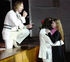 Солистът на популярната руска трупа хорът на турецкий борис горячев е починал на 50 години, съобщи тасс, като цитира анна чех, артистичен директор на колектива. Hor Tureckogo V Belgorode S Nimi Zolotoj Oryol Nebesnyj