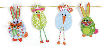Guirlande Avec Des Poules Des Lapins Pour Paques Avec Wesco Family Poules De Paques Paques Decoration Paques