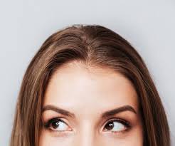 Prima di applicare la tinta, conviene fare una riflessione su come valorizzare i nostri punti di forza e come scegliere il colore dei capelli in base al viso. Come Scegliere Il Colore Dei Capelli Piu Adatto A Te