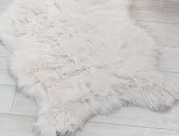 Gri madame coco lotus shinny effect saçaklı kadife halı 120x180 cm. Post Hali Ekru Madame Coco