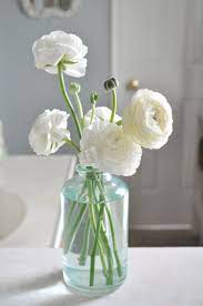 I D Love Some Of These White Ranunculus In My Bouquet In Some Of The Table Arrangements Etc Flower Arrangements Ranunculus Flowers Wedding Table Flowers