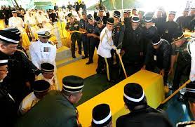 Pengumuman rasmi mengenai kemangkatan baginda akan. Almarhum Sultan Abdul Halim Disemadi