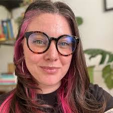 Lauren Clapp's Instagram, Twitter & Facebook