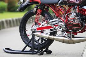 Warna silver, modif motor king terbaru, modif motor rx king, modif motor trail king, modif motor trail, modif motor vixion, modif motor beat related posts to modif motor king warna hitam. Yamaha Rx King Si Raja Singa Di Kontes Modifikasi Motorplus