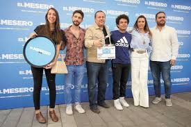 Una película dirigida por raúl martínez (viii) con vadhir derbez, bárbara lópez, emiliano zurita , sabine moussier. Ver Pelicula El Mesero