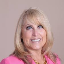 Kay Geer's Instagram, Twitter & Facebook